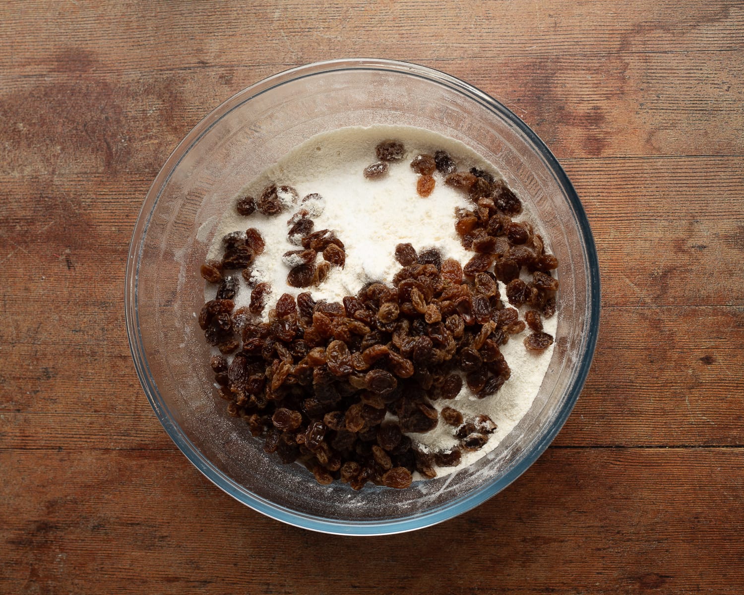 Sultanas with mixture